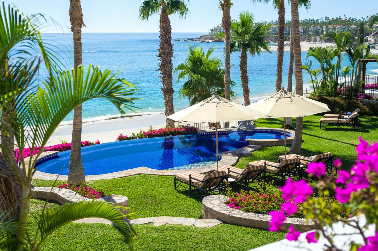 Make the Holidays Unforgettable by Reserving Your Villa Today!