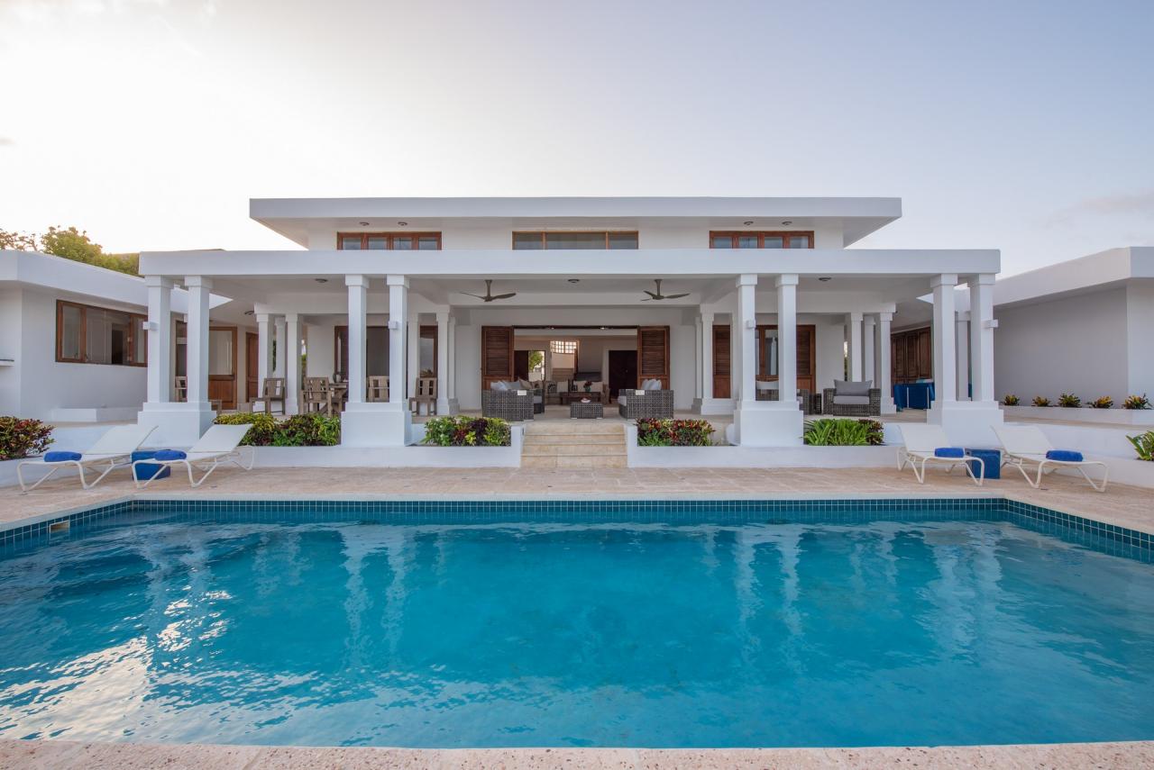 Three Dolphins Villa 