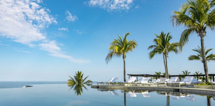 The Best of Both Worlds: Luxury Villas with Resort Amenities at Villa Luxe