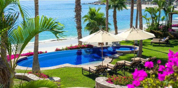Make the Holidays Unforgettable by Reserving Your Villa Today!