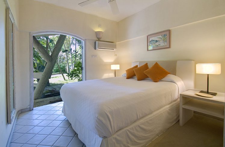 Landmark House and Cottage, Sandy Lane Beach photo 15