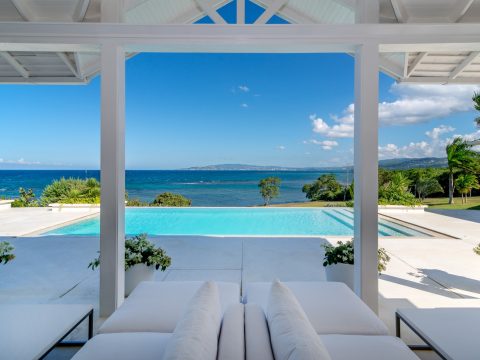 Seaside Villa in Round Hill, Jamaica