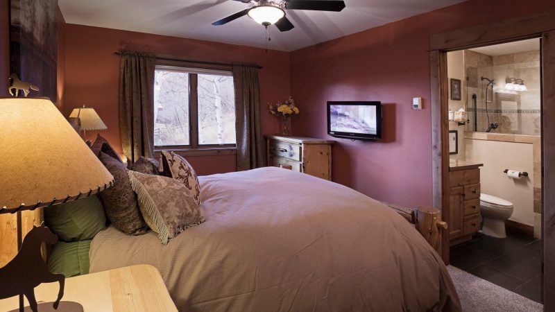 Creekside Chalet photo 9