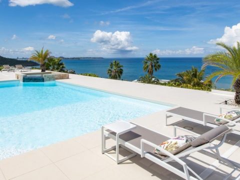 Dreamin' Blue in Happy Bay, St. Martin