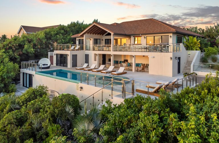 Alta Bella in Chalk Sound, Turks and Caicos